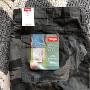 Men’s wrangler cargo camo shorts